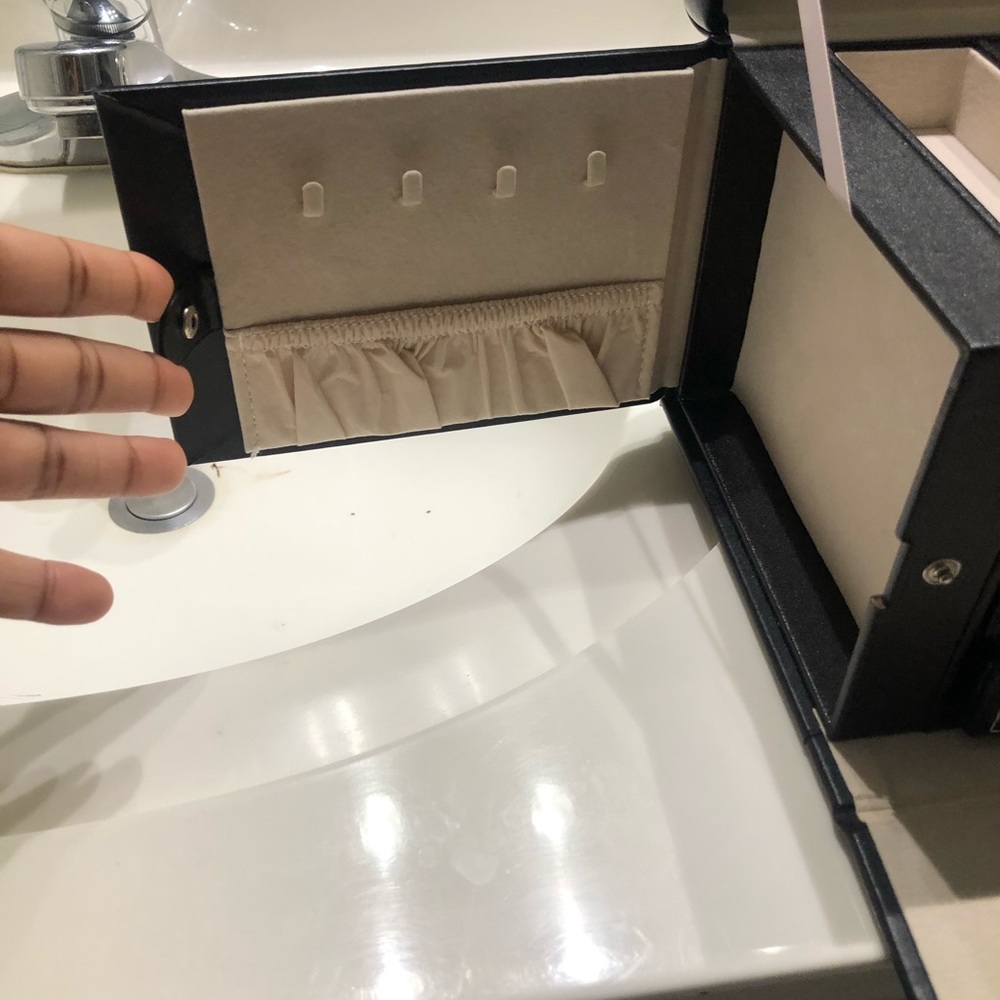 Jewelry box